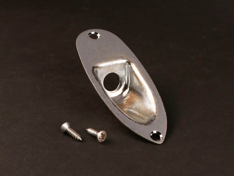 jack plate, including screws, aged chrome 
Jack output for ST-style guitar. Intentionally aged to match the look of your vintage guitar.
Aged chrome, including screws.